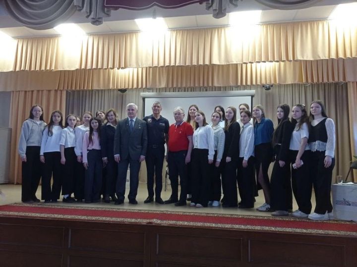 Арчада космонавтика геройлары белән очрашу узды