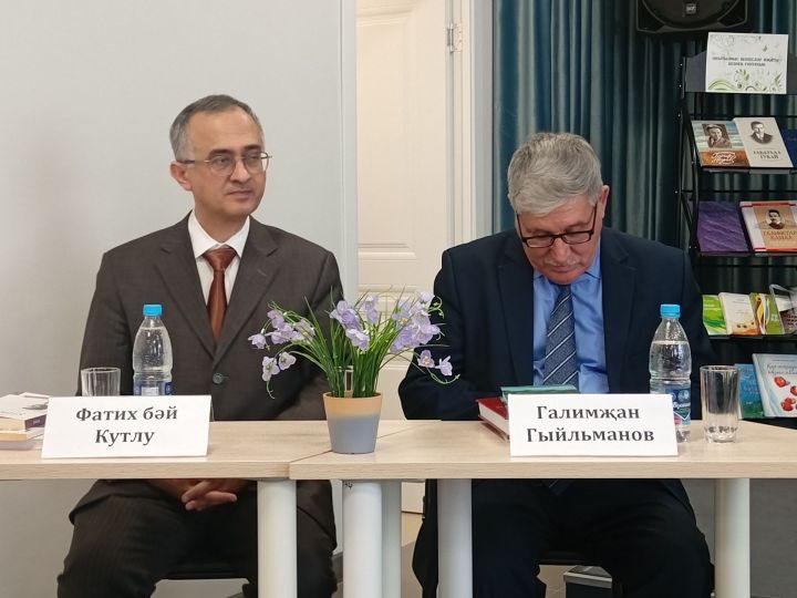 «Татар китабы-2026» бәйгесен оештыру уңаеннан Арча үзәк китапханәсендә очрашу
