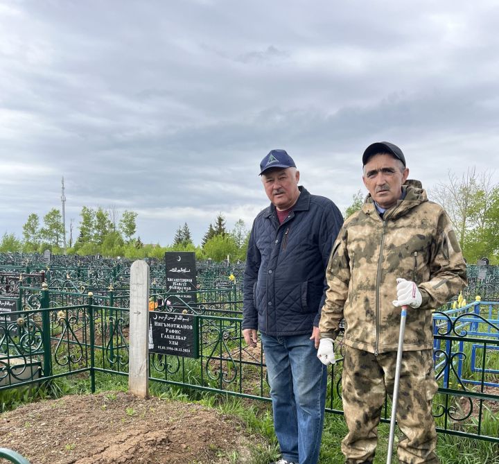 Арчада Гостехнадзор вәкилләре хезмәттәшләренең каберен зиярәт кылды
