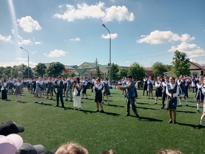 Соңгы кыңгырау чыңлады
