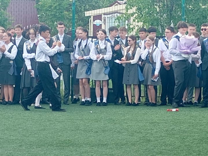 Соңгы кыңгырау чыңлады