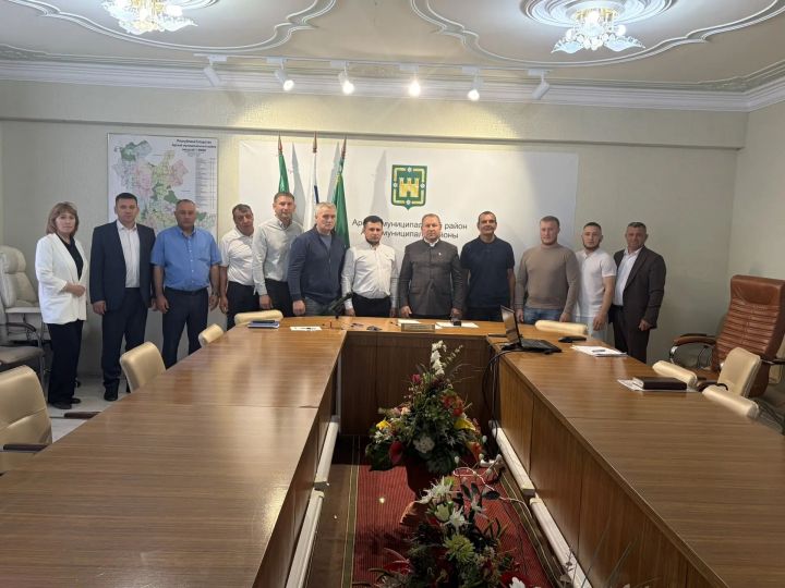 Район башлыгы көрәш тренерларын җыйды