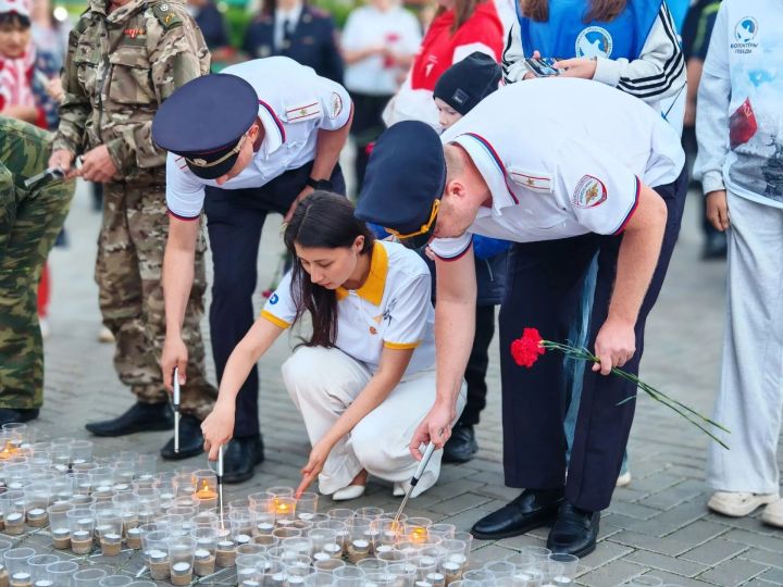 Хәтер утлары сүнми: Арчада “Хәтер шәме” акциясе кысаларында 1000 шәм кабызылды