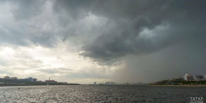 Татарстанда яшен, көчле яңгыр һәм боз көтелә: Гадәттән тыш хәлләр министрлыгы хәвефсезлек кагыйдәләрен искә төшерде