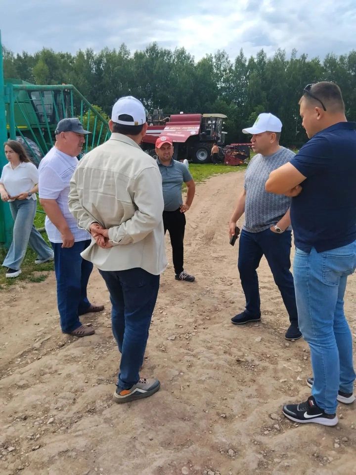 Район башлыгы хуҗалыкларны карады