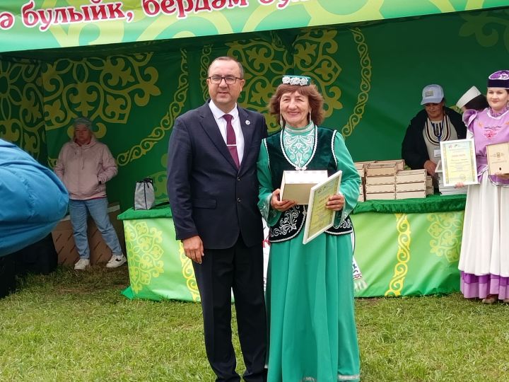 Бөтен Ташкичүне шаулатып быел янәдән «Сөлгеле капка» ачык фольклор фестивале узды