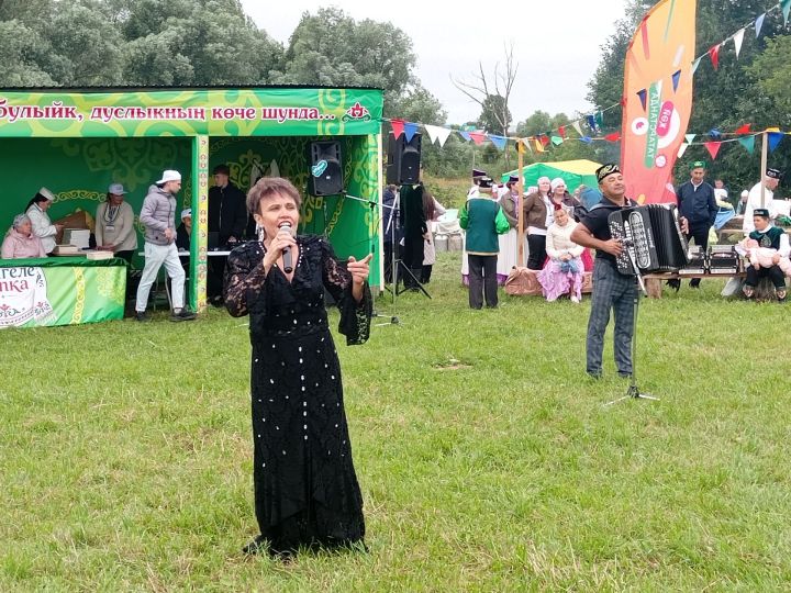 Бөтен Ташкичүне шаулатып быел янәдән «Сөлгеле капка» ачык фольклор фестивале узды