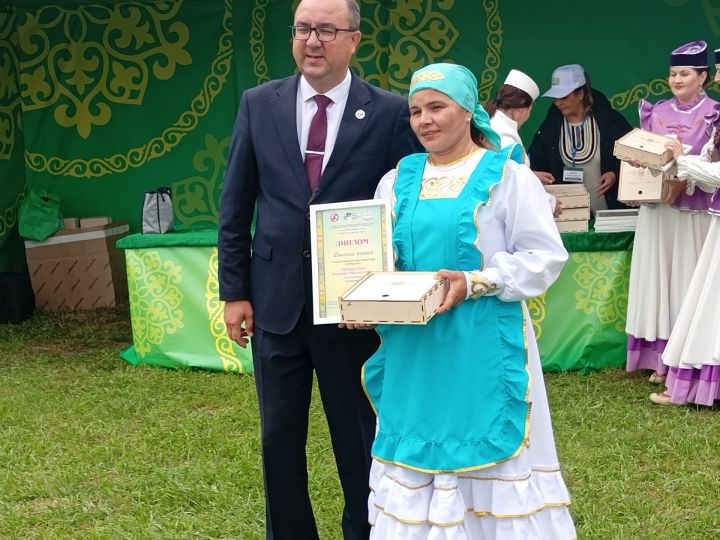 Бөтен Ташкичүне шаулатып быел янәдән «Сөлгеле капка» ачык фольклор фестивале узды