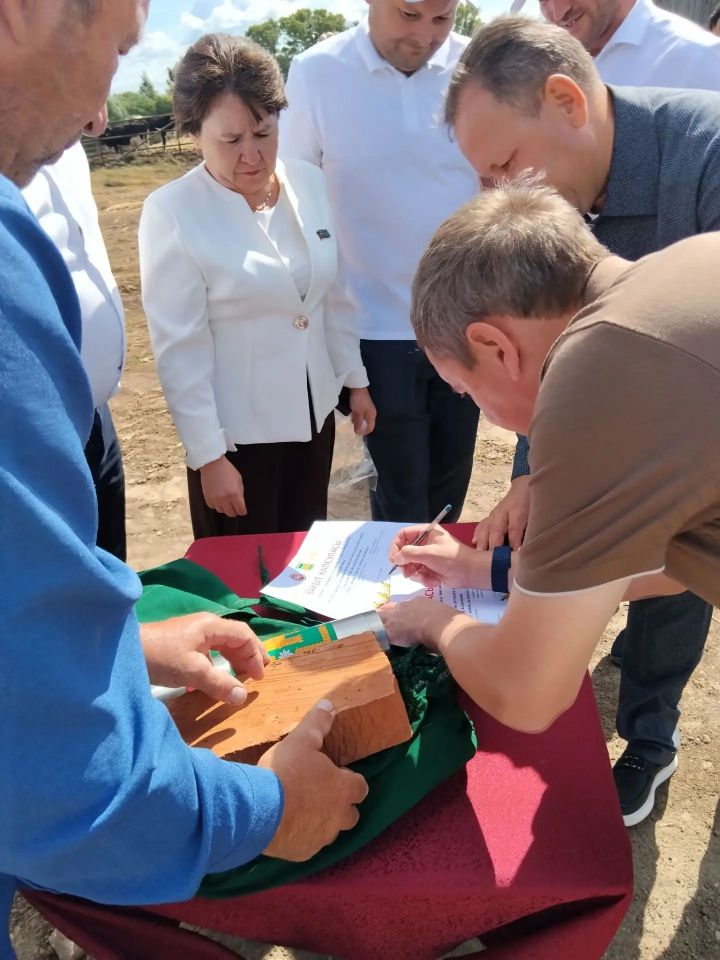 Сөтчелек комплексларының нигез ташларын салдылар