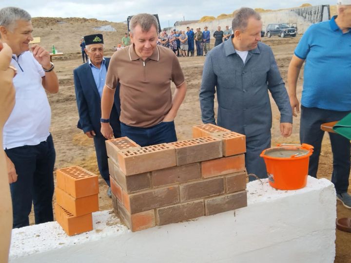 Сөтчелек комплексларының нигез ташларын салдылар