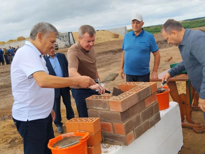 Сөтчелек комплексларының нигез ташларын салдылар