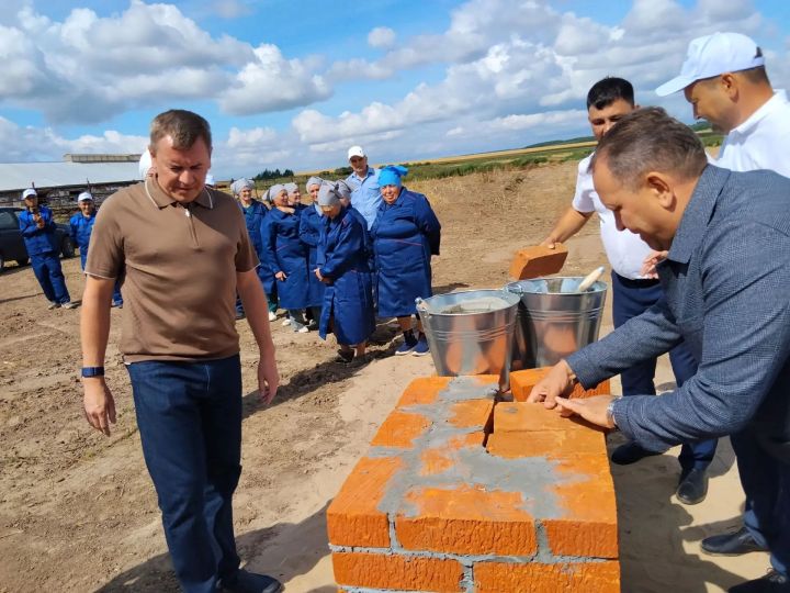 Сөтчелек комплексларының нигез ташларын салдылар