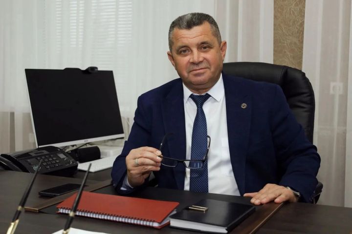 Нияз Муллахмәтов: «Сыйфатлы белем һәм бирү өчен районда мөмкинлекләр күп”