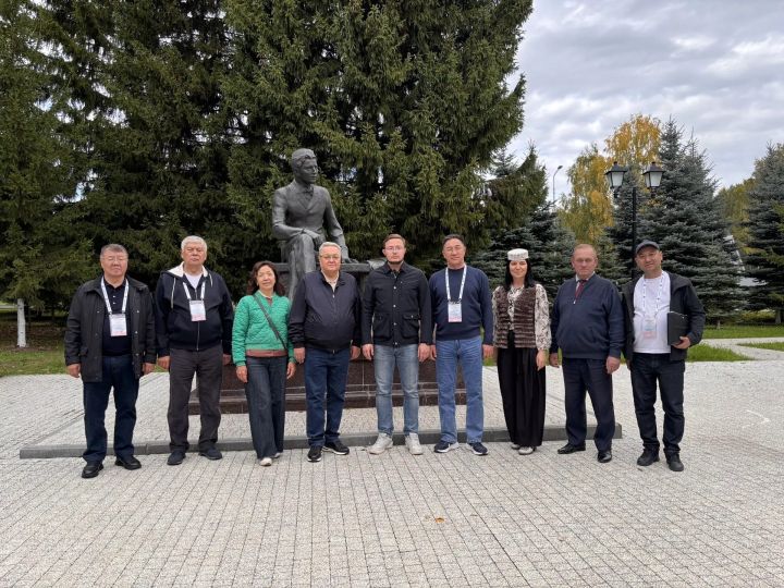 Казахстан күзәтүчеләре Яңа Кырлайдагы сайлау участогында булдылар