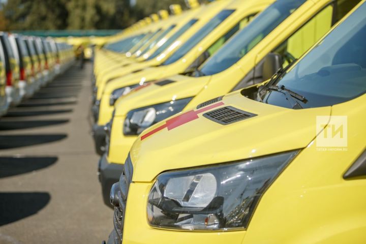 Районы Татарстана получили 70 новых машин скорой помощи